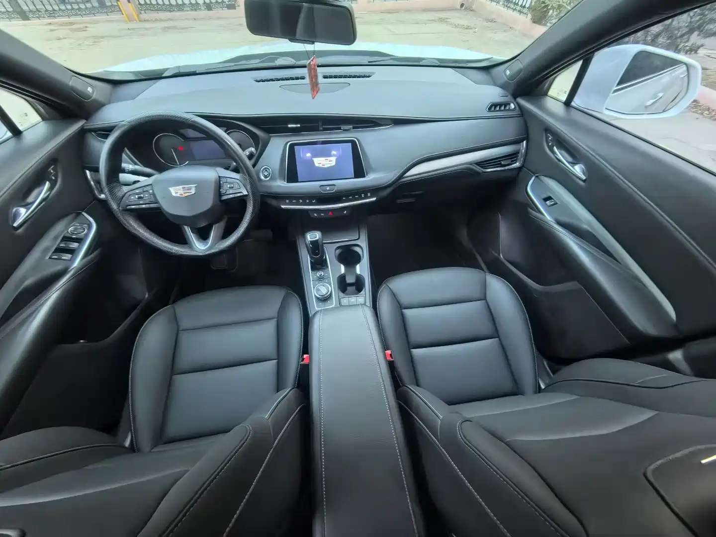Photo 4 - Cadillac XT4