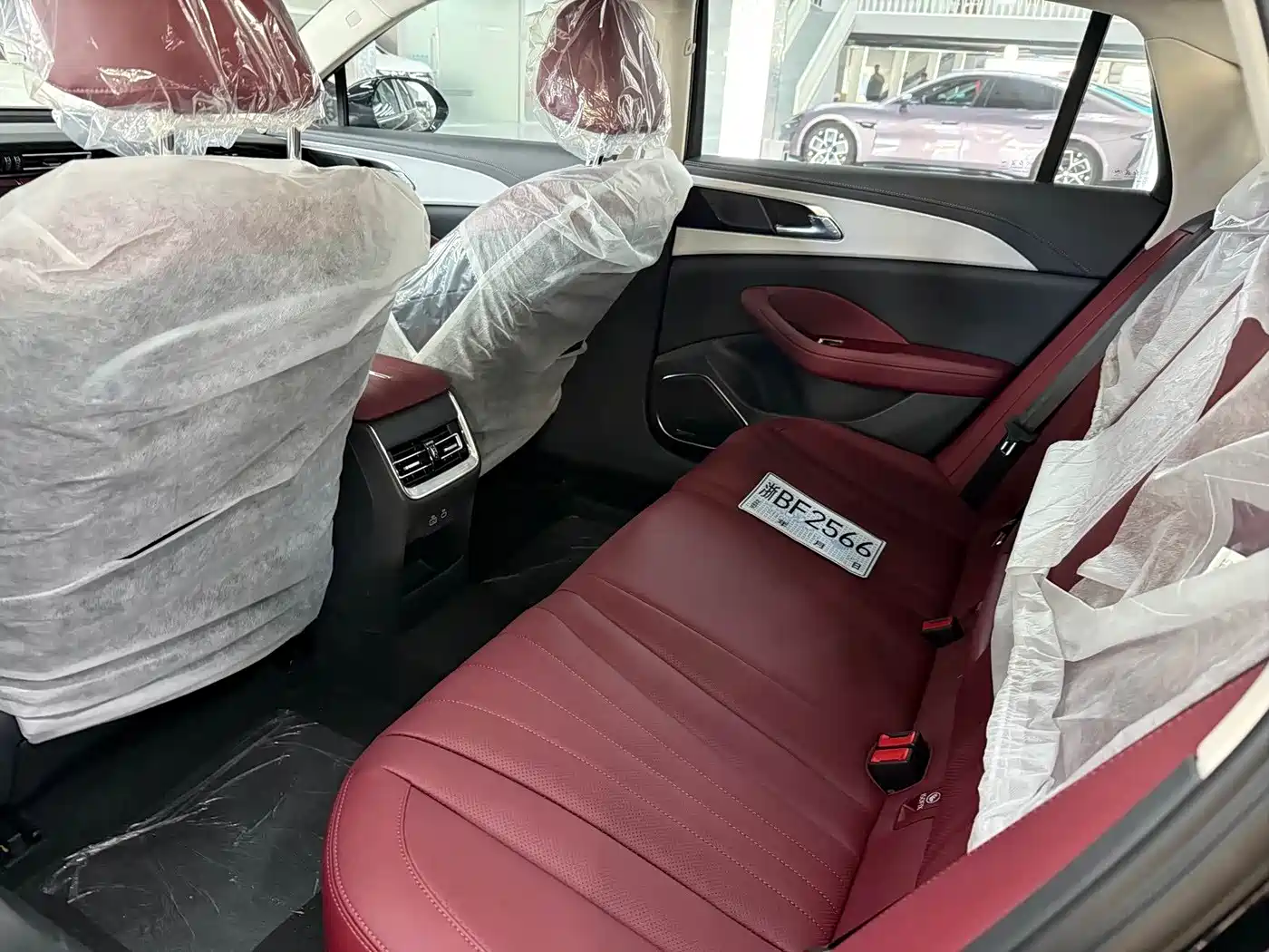 Hongqi H5 2025 1.5T HEV Qiyun 500,000 Units Commemorative Edition фото 5
