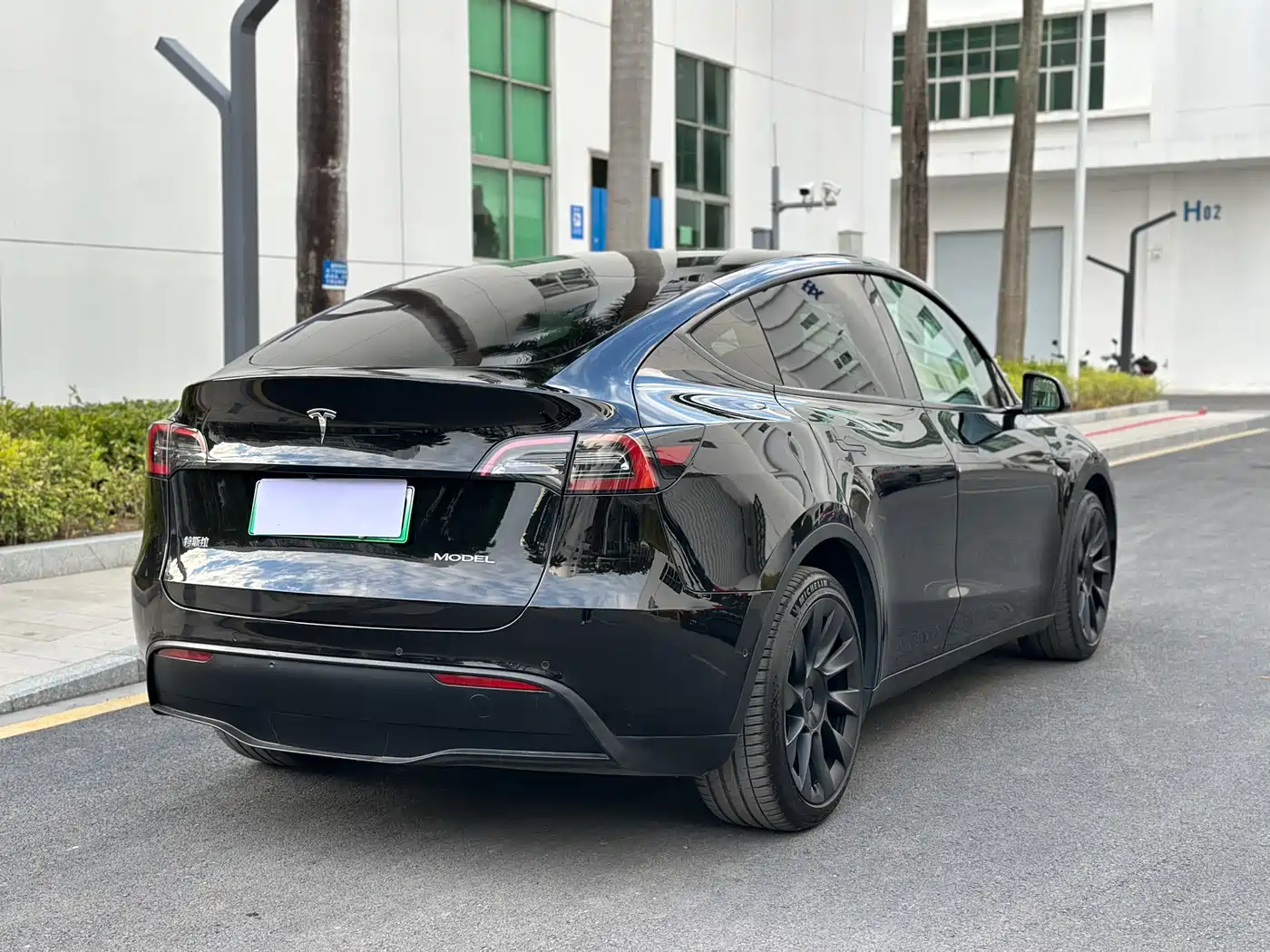 TESLA MODEL Y