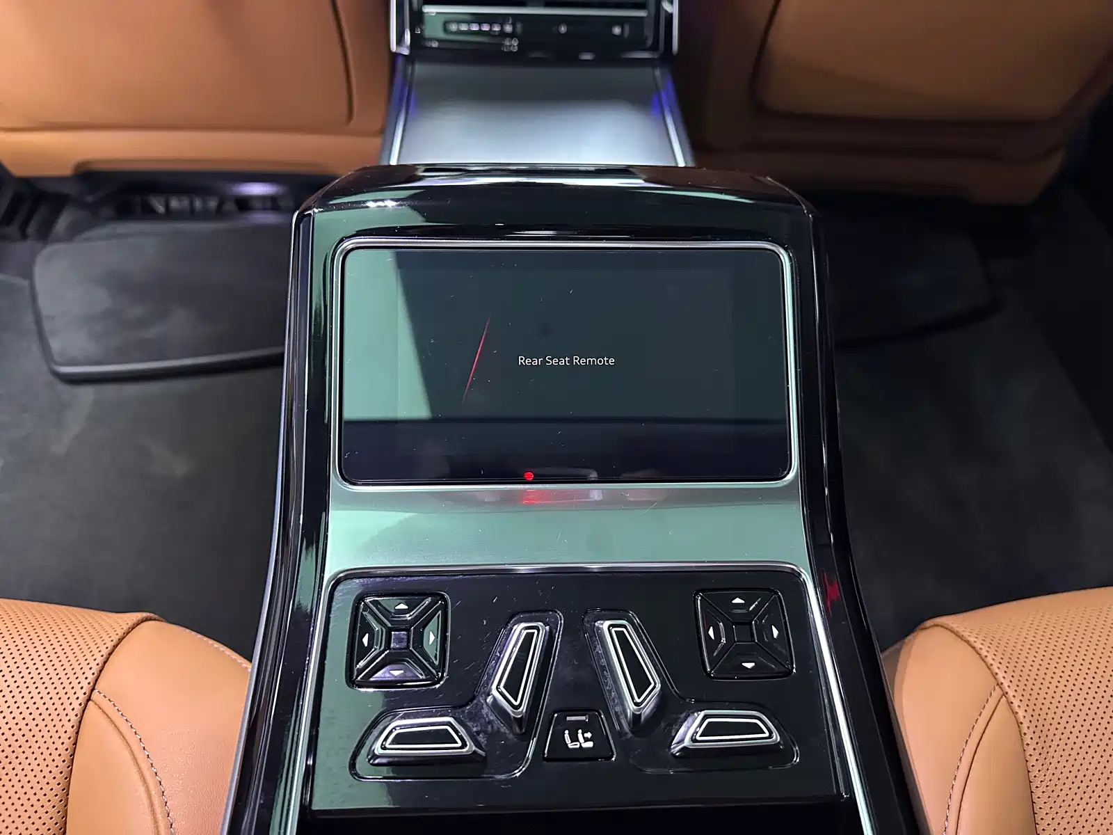 Фото 32 - Audi A8