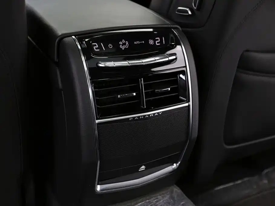 Фото 16 - Cadillac CT6