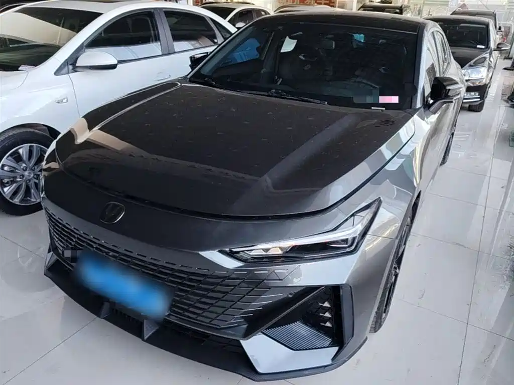 Changan UNI-V 2023 1.5T Luxury Edition