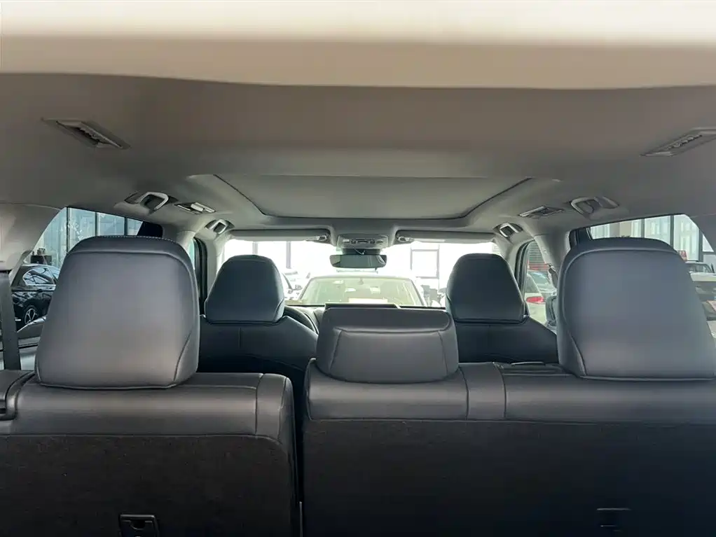 Toyota Highlander 2023 2.5L Smart Hybrid Dual Engine AWD Premium 7-Seater фото 18