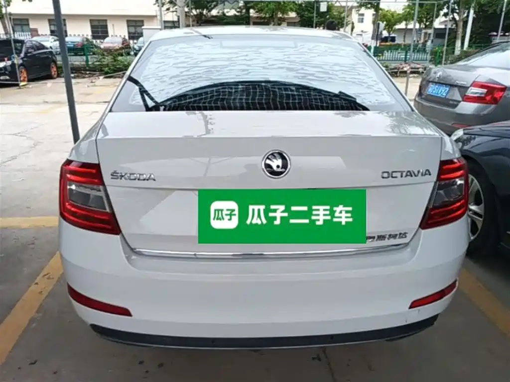 Škoda Octavia 2017 1.6L Automatic Smart Edition фото 6