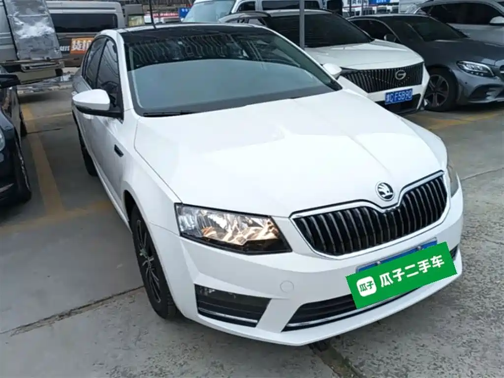 Škoda Octavia 2017 1.6L Automatic Smart Edition фото 4