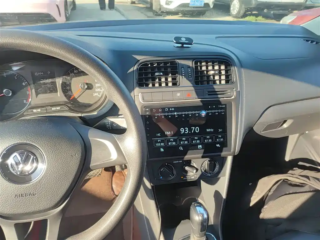 Volkswagen Polo 2016 1.4L Automatic Trend фото 13