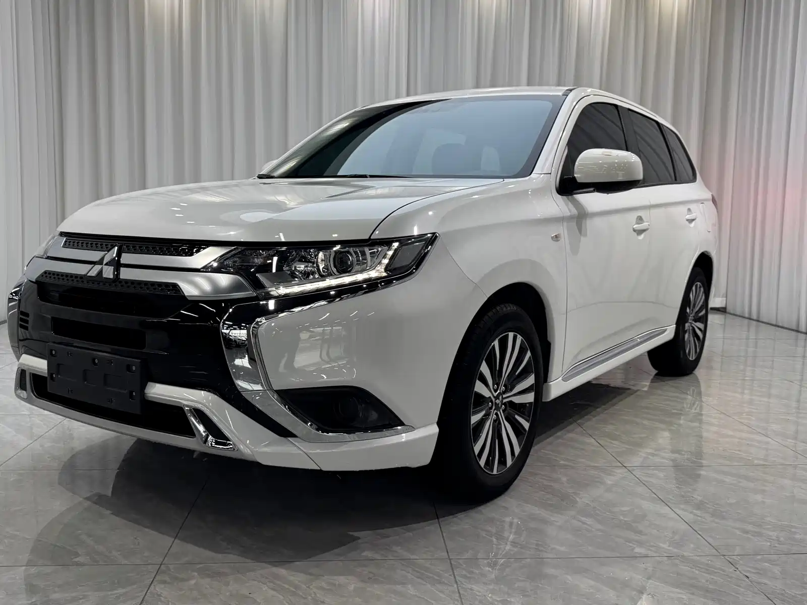 Фото 1 - Mitsubishi Outlander