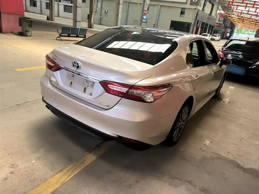 Toyota Camry 2018 Hybrid 2.5HG Luxury Edition фото 7