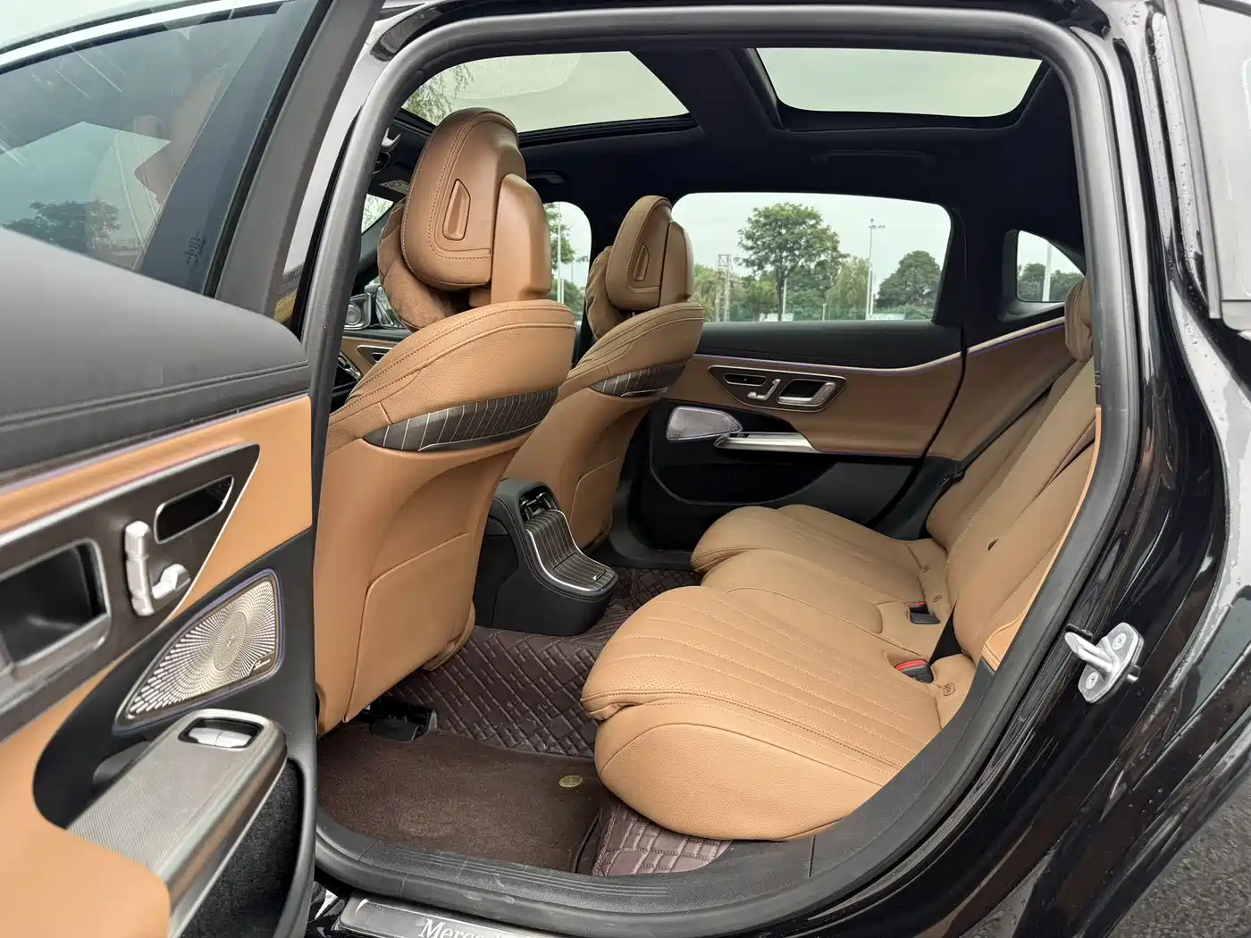 Mercedes-Benz E-Class 2024 Model E 300 L Luxury фото 11