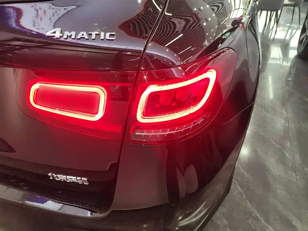 MERCEDES-BENZ GLC
