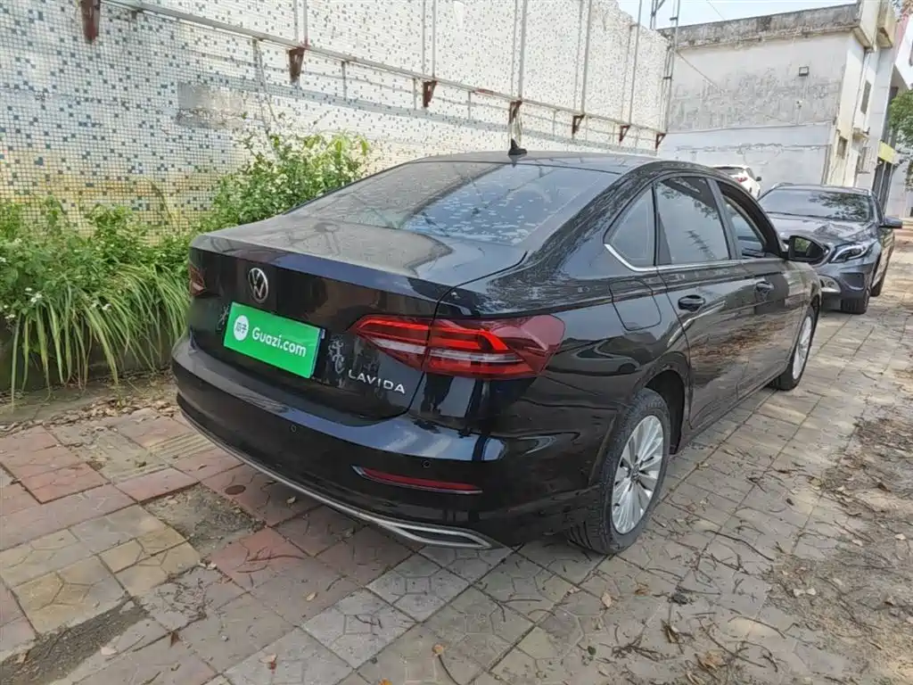 Volkswagen Lavida 2021 1.5L Automatic Vision Edition фото 7