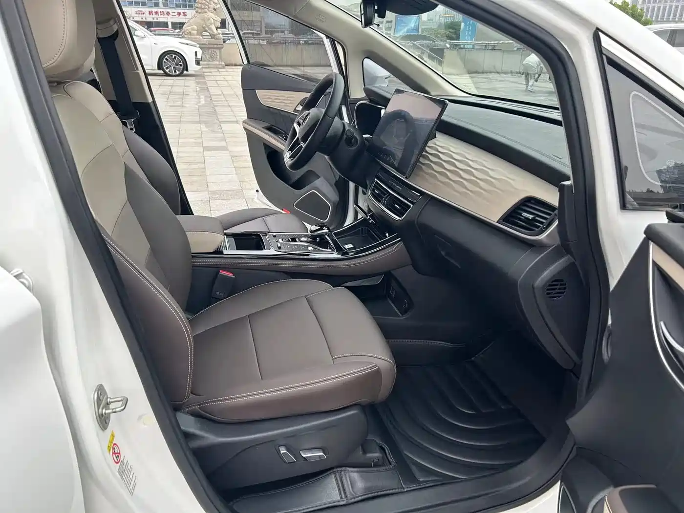 BYD Song MAX New Energy 2022 DM-i 105KM Executive Edition фото 17