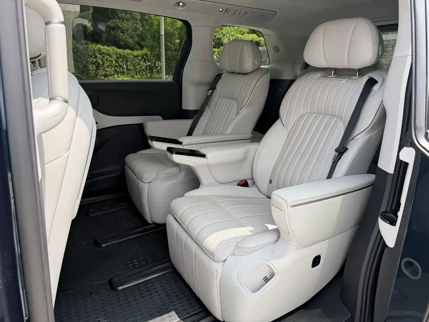 Voyah Auto Voyah Dreamer 2025 PHEV AWD Flagship Kunpeng Edition фото 11