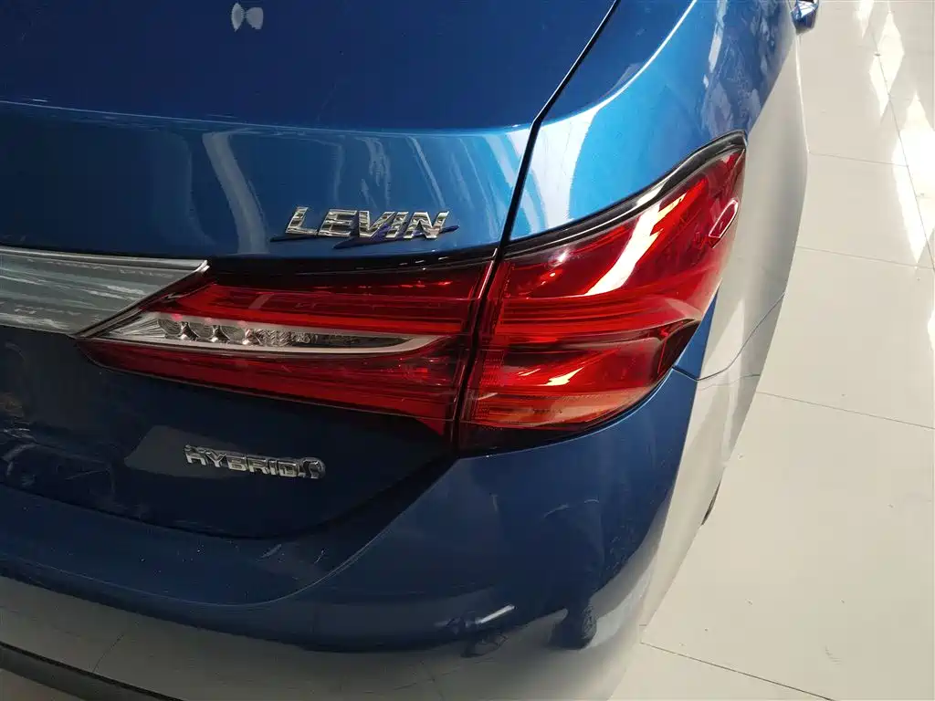 Toyota Levin 2016 Hybrid 1.8H GS E-CVT Elite Sunroof фото 8