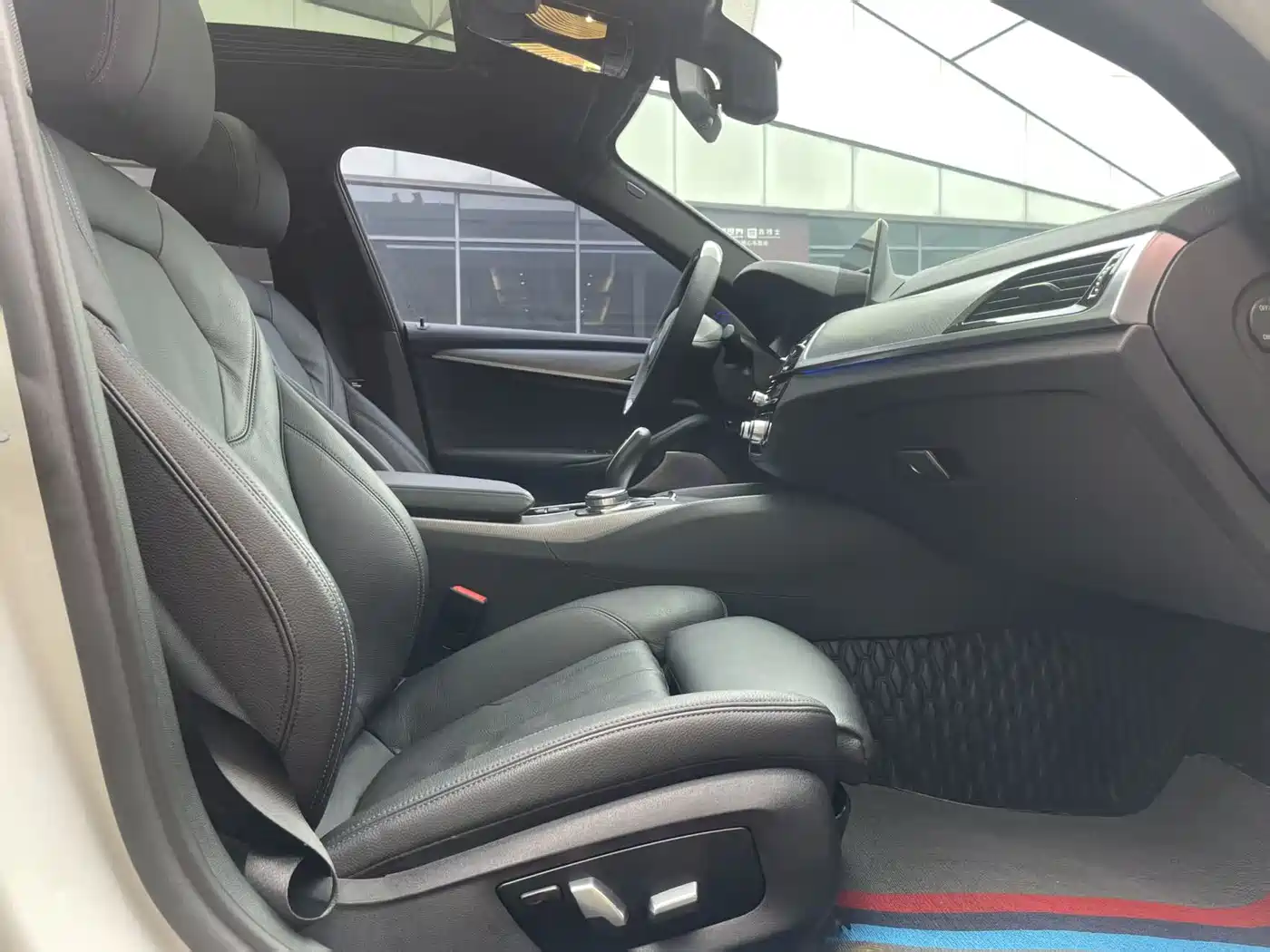 BMW 5 Series (Import) 2019 525i M Sport Package фото 9