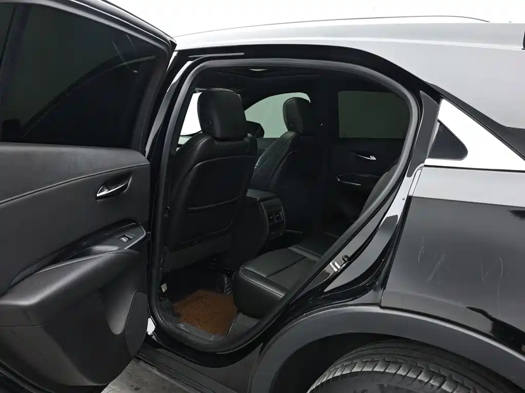 Photo 15 - Cadillac XT4