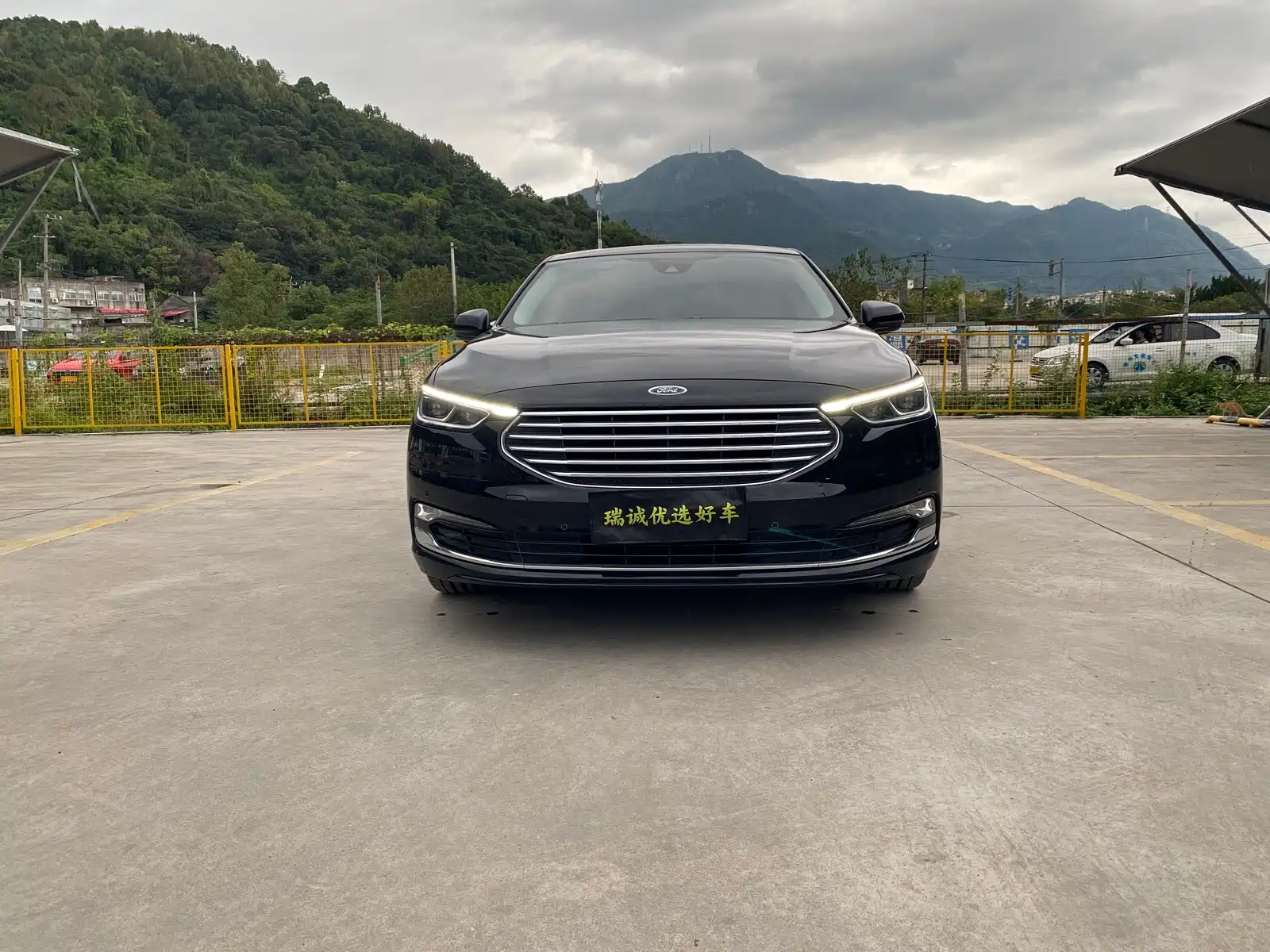 صورة 2 - Ford Taurus