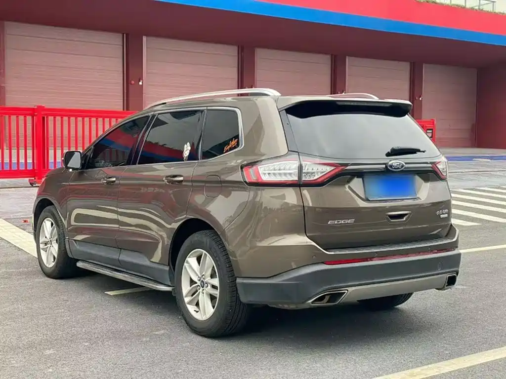 Фото 23 - Ford Edge