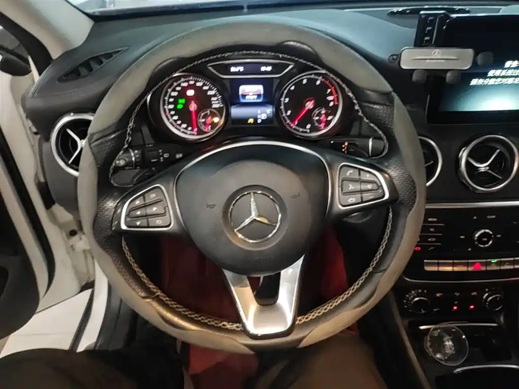 Mercedes-Benz GLA 2017 GLA 200 Fashion фото 11