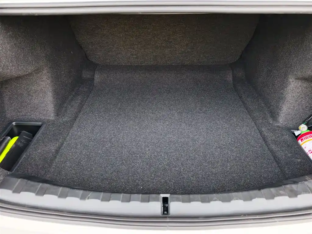 BMW 3 Series 2025 325Li M Sport Package фото 10