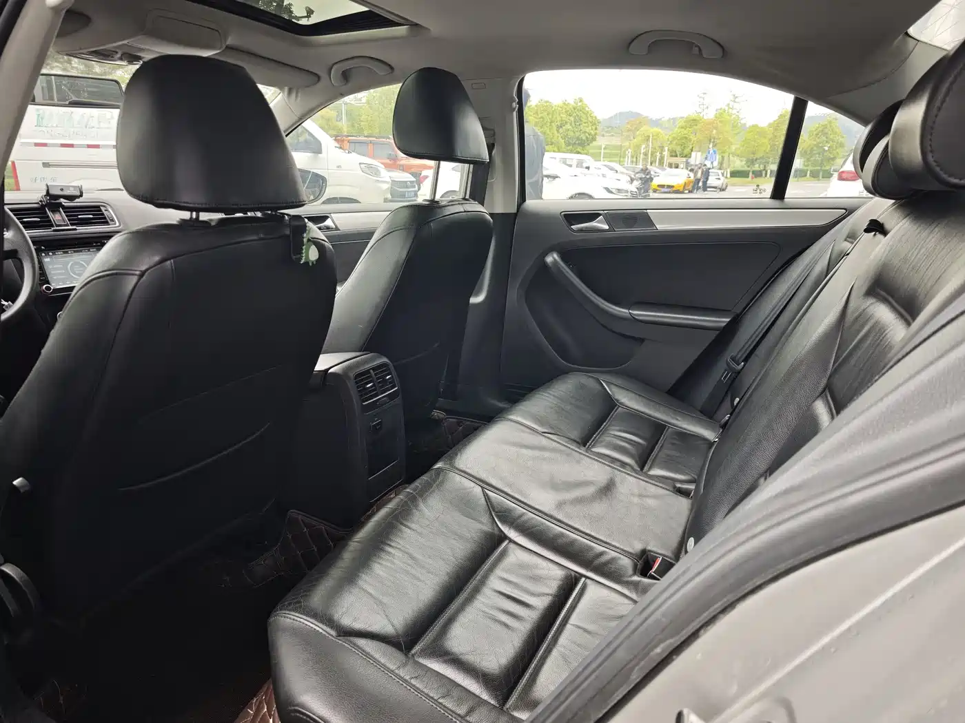 Volkswagen Sagitar 2012 Model 1.6L Manual Comfort фото 6