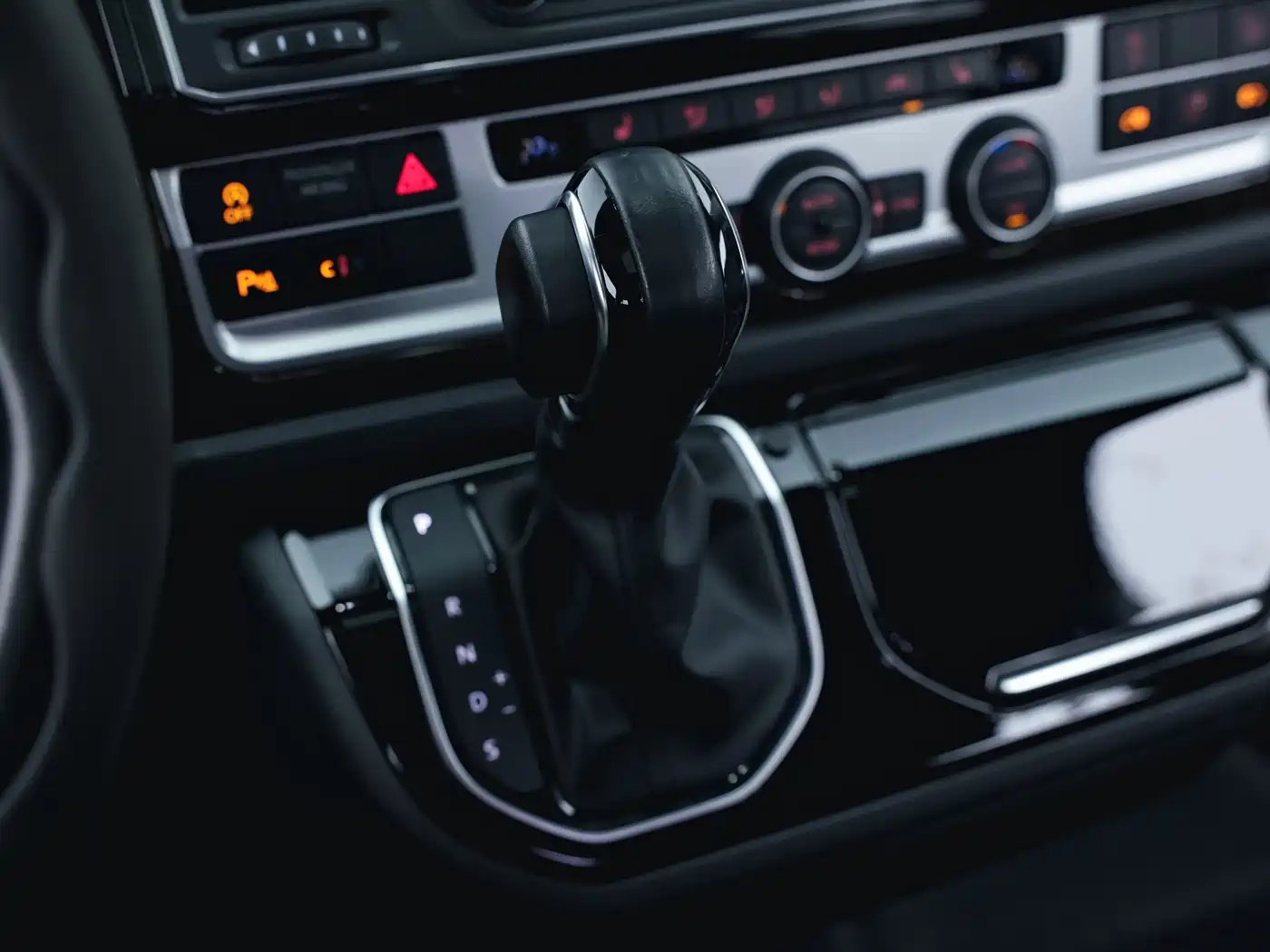 Volkswagen Multivan 2019 2.0TSI 4WD Premium 7-seater фото 14