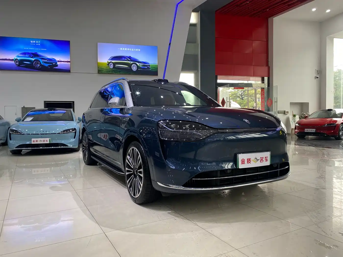 AITO Wenjie AITO M9 2024 Extended Range Ultra 42kWh 6-Seater фото 4