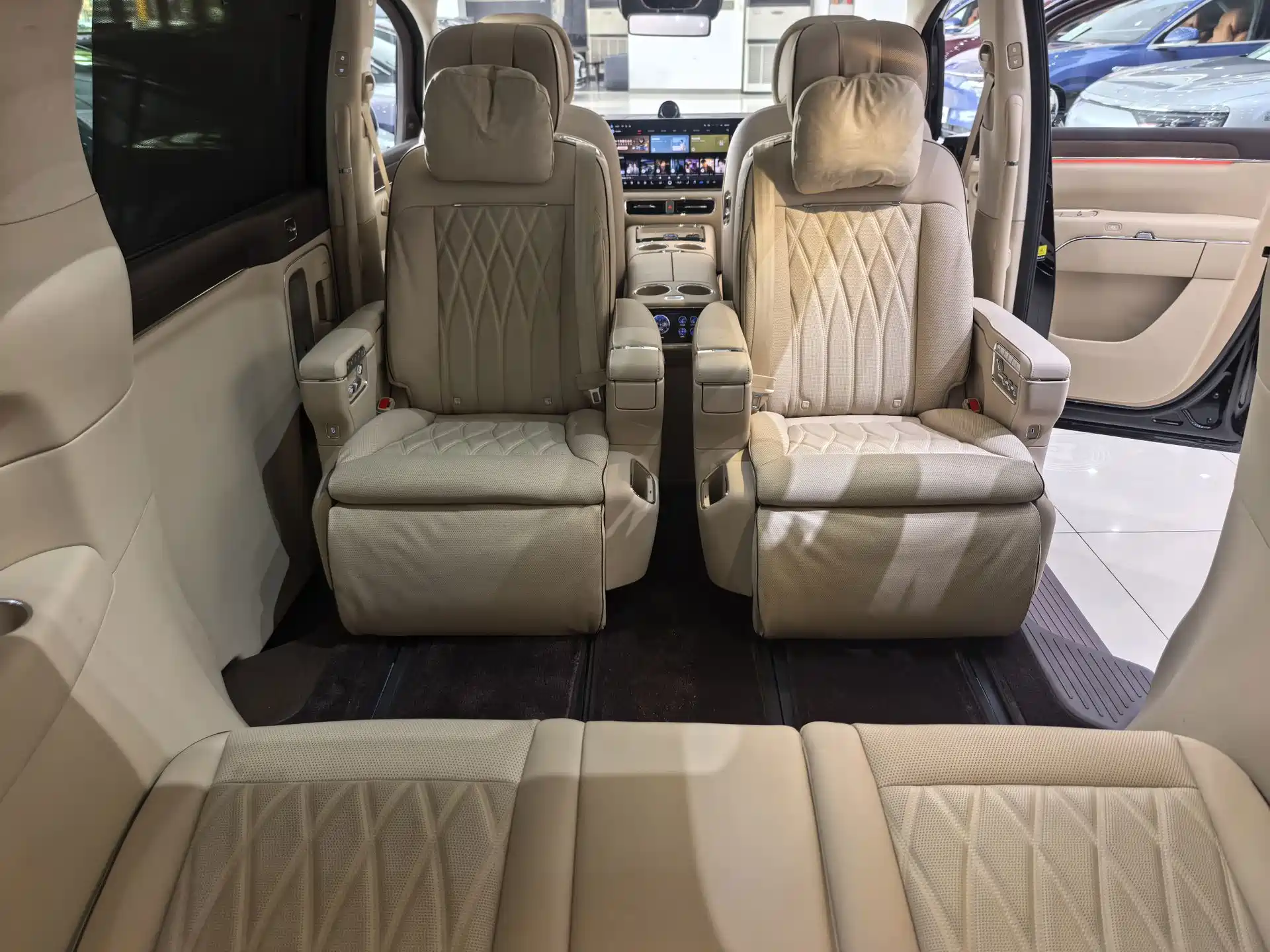 Фото 22 - Zhijie Zunjie MPV