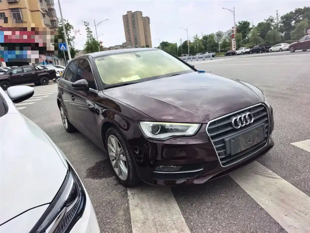 Audi A3 2015 Sportback 40 TFSI Automatic Comfort фото 4