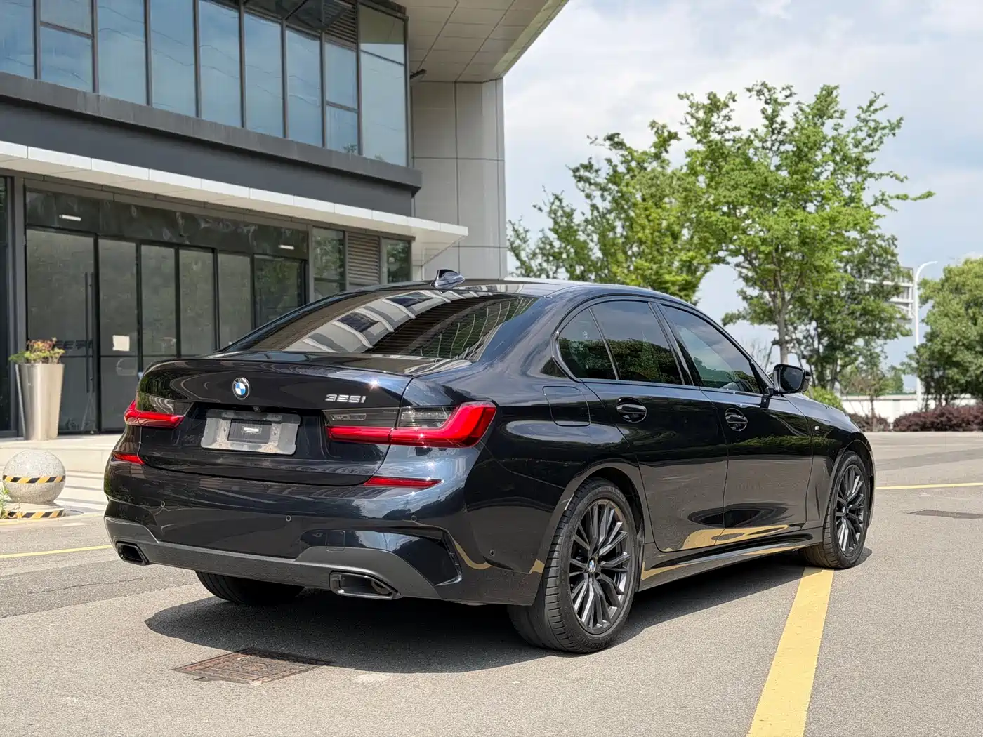 BMW 3 Series 2022 325Li M Sport Shadow Edition фото 10