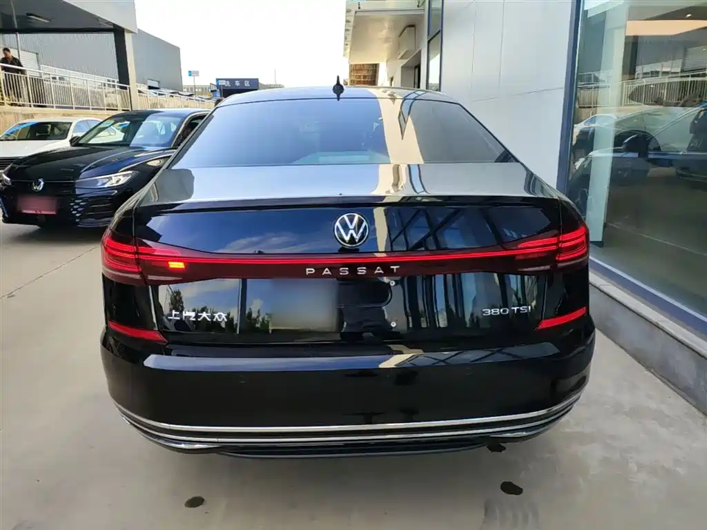 Volkswagen Passat 2025 Outstanding 380TSI Starlight Dragon Soaring Edition фото 6