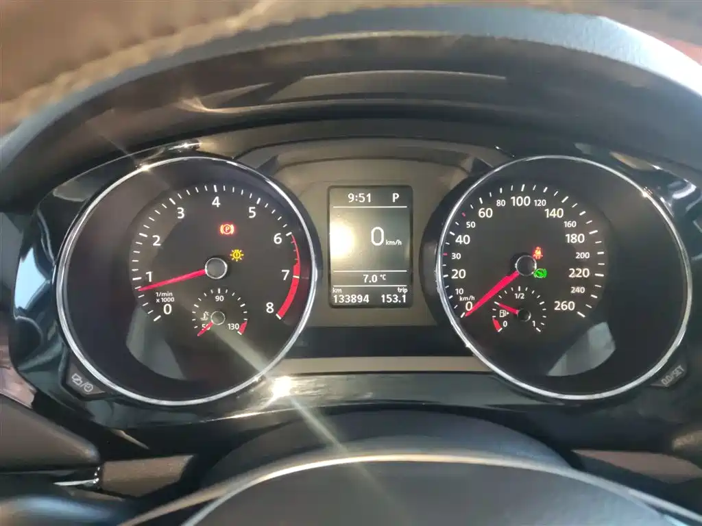 Volkswagen Sagitar 2015 230TSI Automatic Luxury фото 12