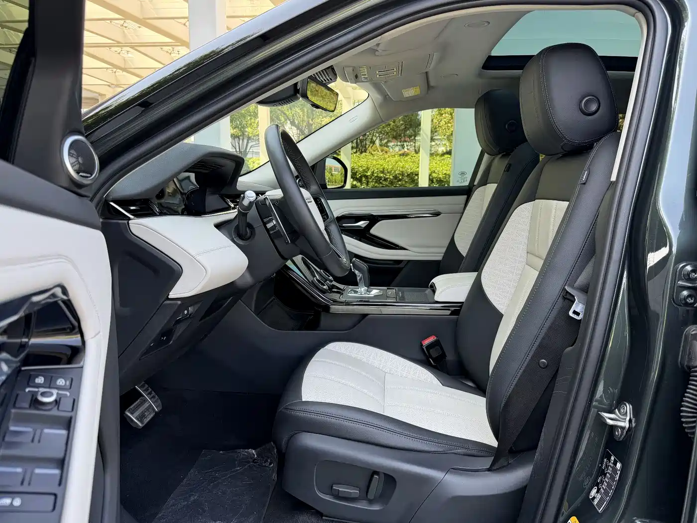 Land Rover Range Rover Evoque 2022 Range Rover Evoque L 249PS R-Dynamic Luxury Edition фото 5
