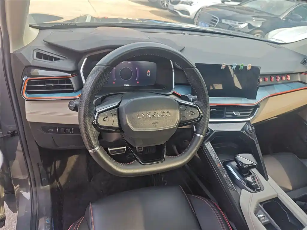 Lynk & Co 06 2020 1.5T Halo фото 11