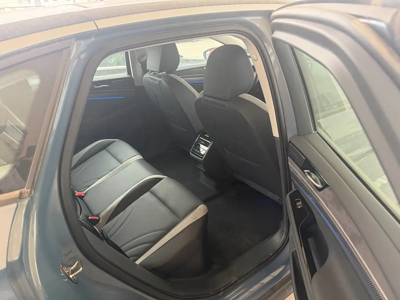 VOLKSWAGEN ID.7 VIZZION