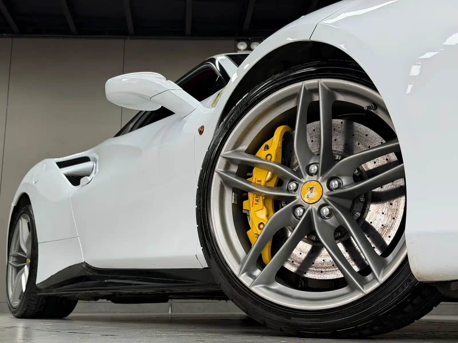 Фото 4 - Ferrari 488