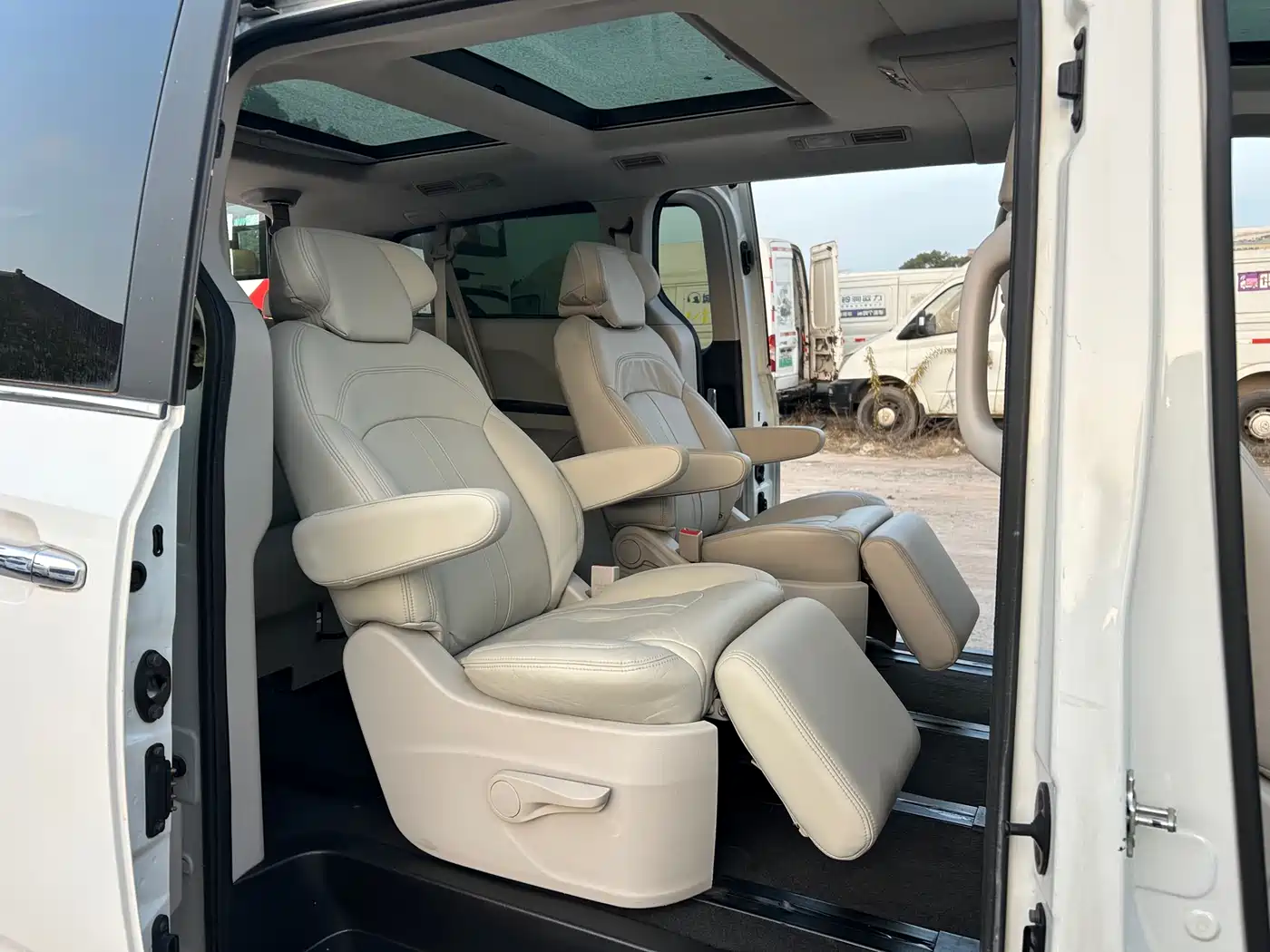 SAIC Maxus Maxus G10 2014 2.0T Automatic Luxury Executive Edition фото 6