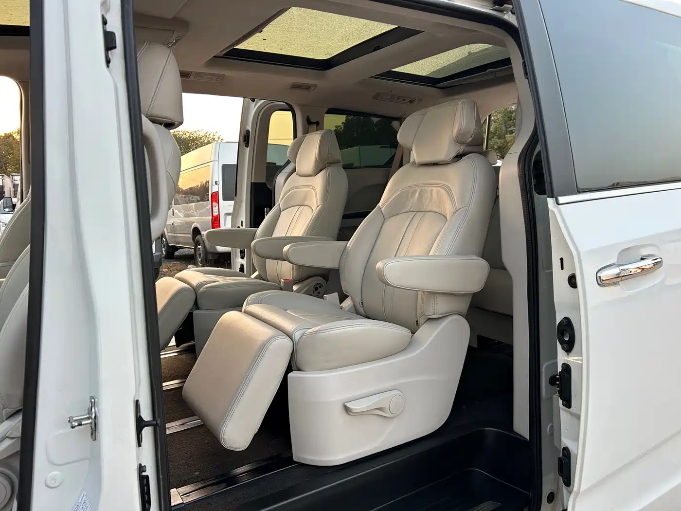 SAIC Maxus Maxus G10 2014 2.0T Automatic Luxury Executive Edition фото 12