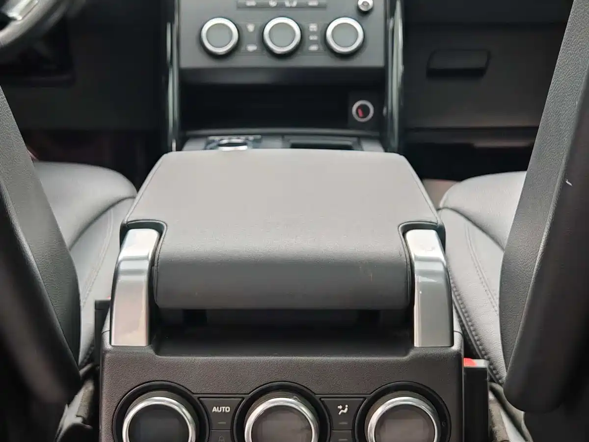Land Rover Discovery 2020 3.0 SC V6 SE фото 11
