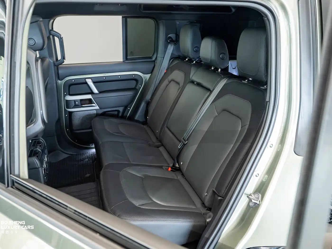 Land Rover Defender 2023 Model 110 3.0T P400 X-DYNAMIC HSE фото 10