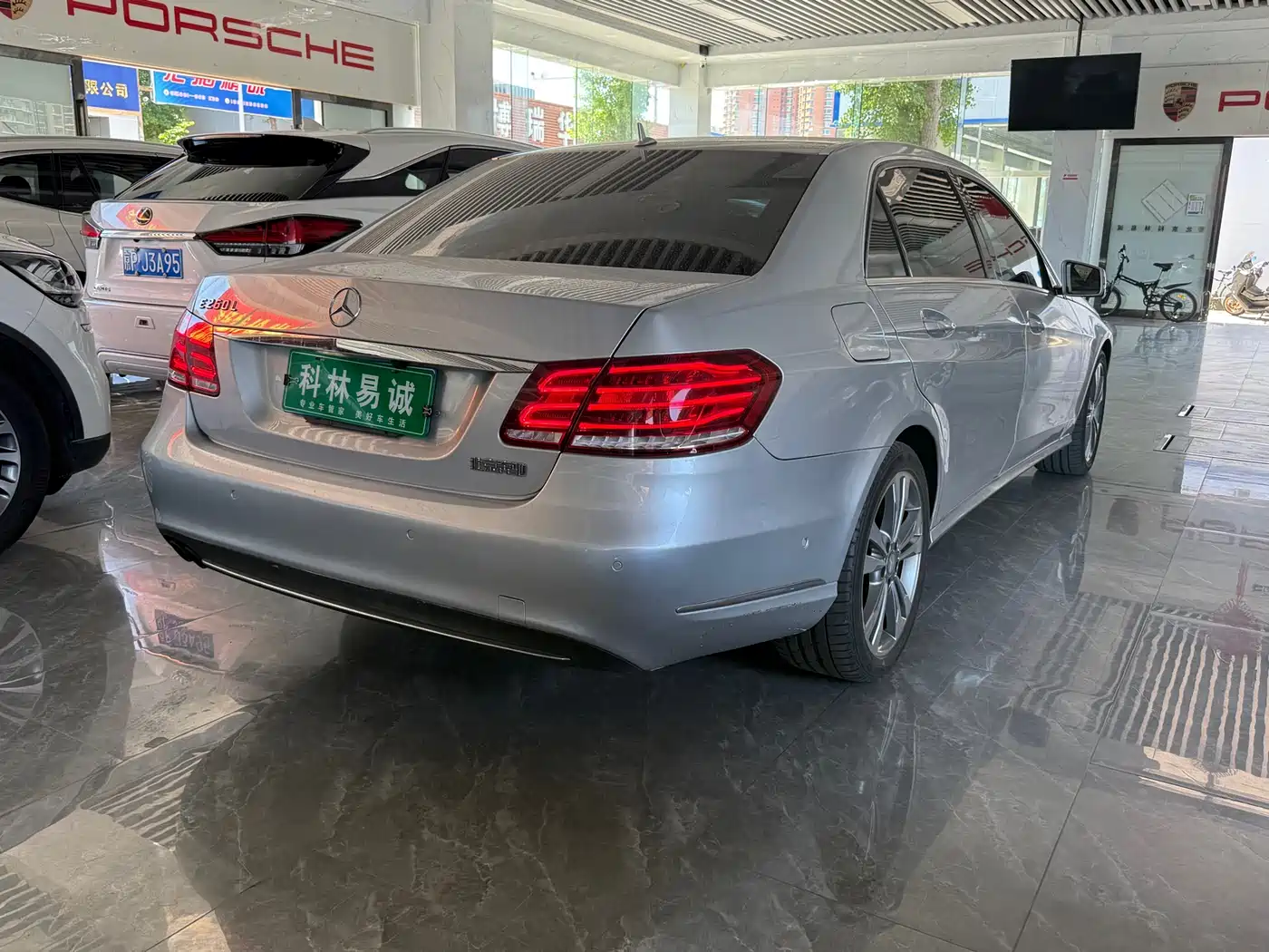 Mercedes-Benz E-Class 2014 E 260 L Sport фото 9