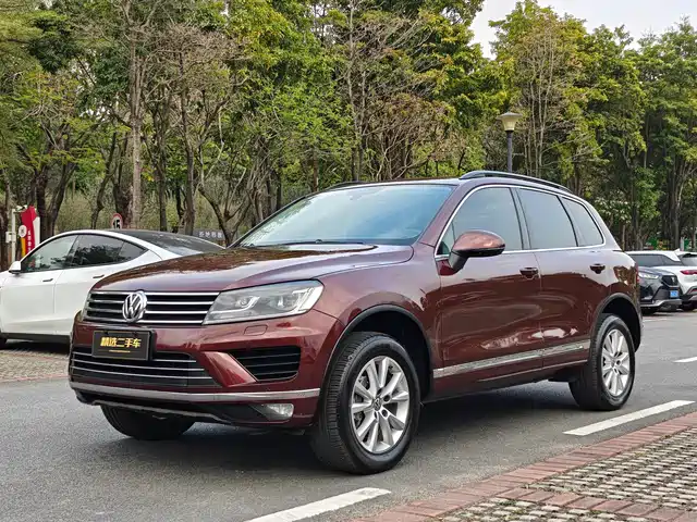 VOLKSWAGEN TOUAREG