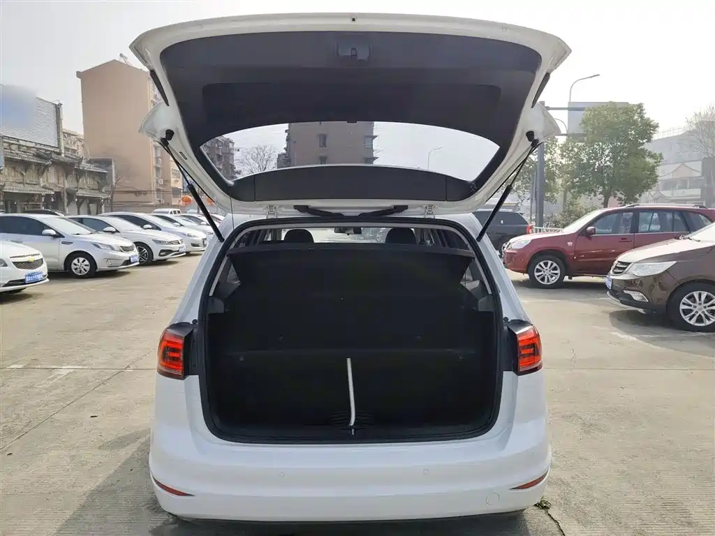 Volkswagen Golf Sportsvan 2018 1.6L Automatic Comfort фото 19