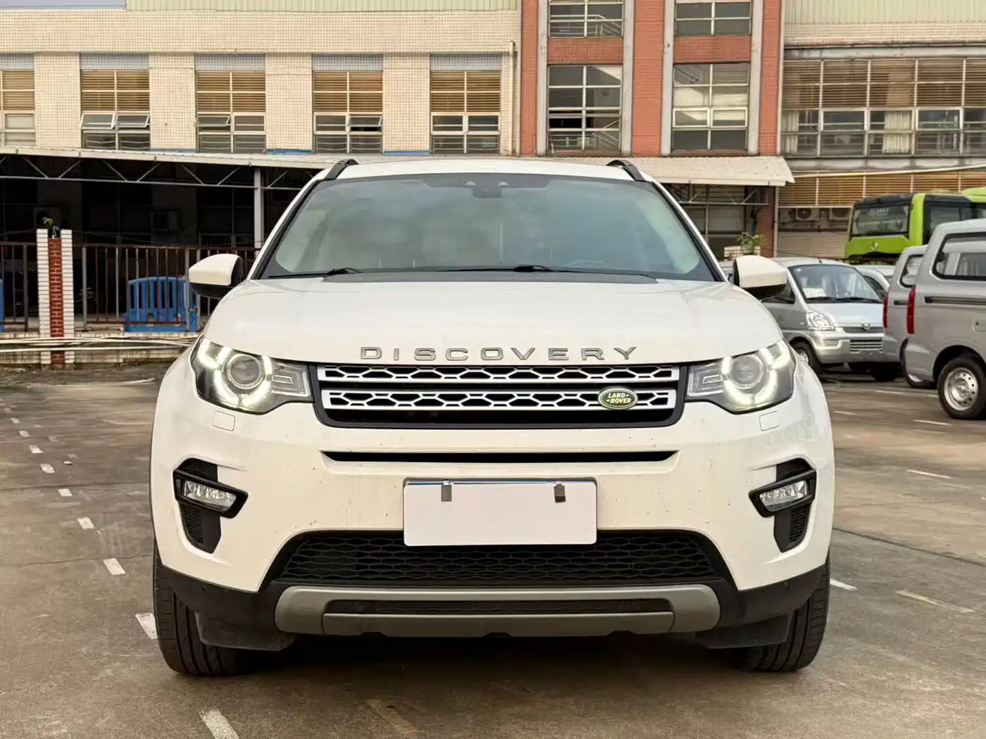 Land Rover Discovery Sport 2017 2.0T HSE фото 2