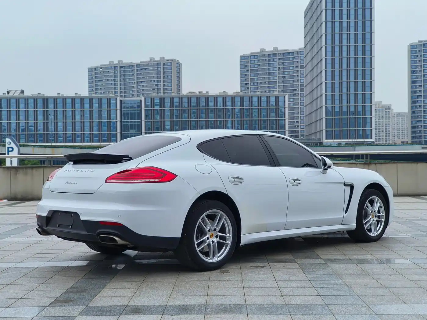 Porsche Panamera 2016 Panamera Edition 3.0T фото 14