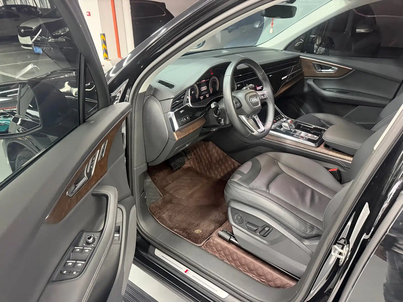 Photo 4 - Audi Q7
