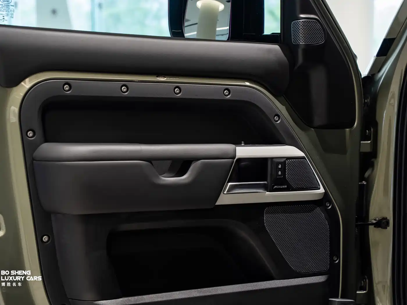 Land Rover Defender 2023 Model 110 3.0T P400 X-DYNAMIC HSE фото 29