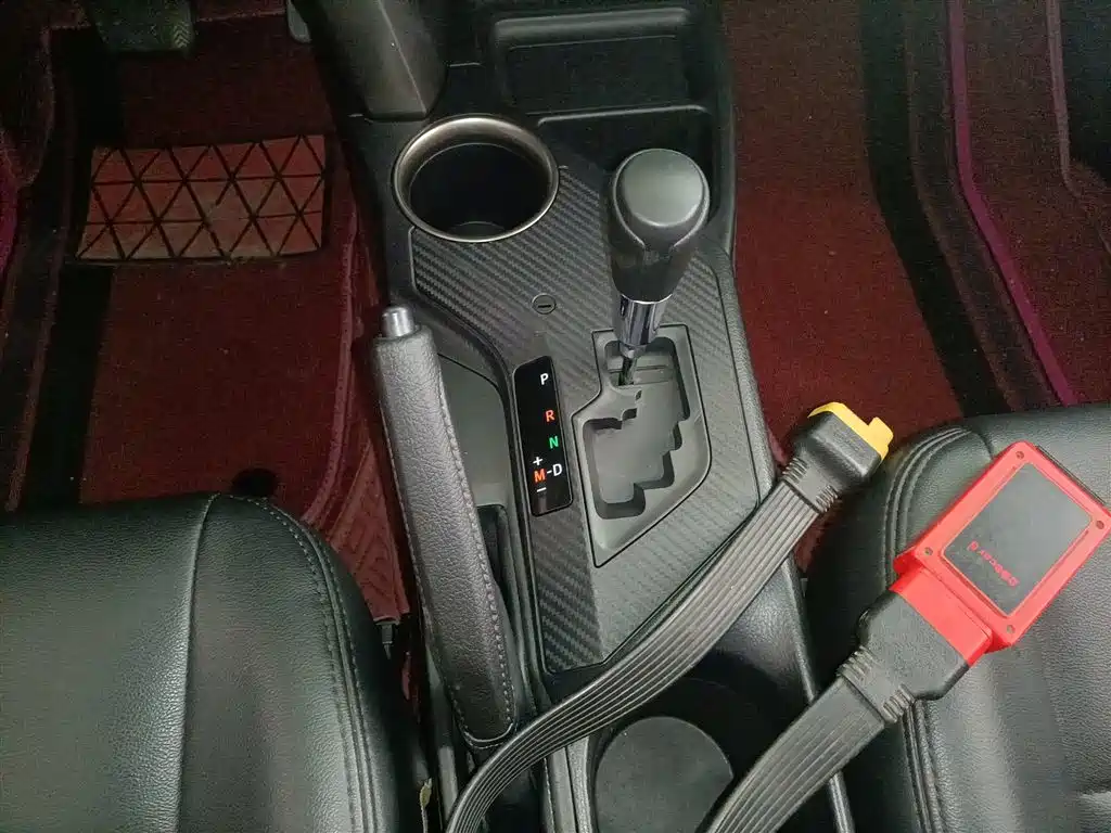Toyota RAV4 Rongfang 2013 2.0L CVT 2WD Urban фото 13