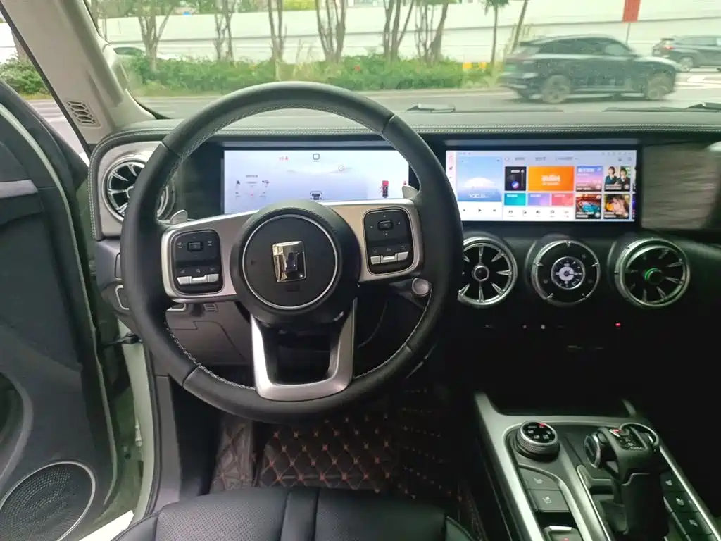 Tank 300 2024 2.0T Explorer фото 3