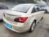 Photo 2 - Chevrolet Cruze
